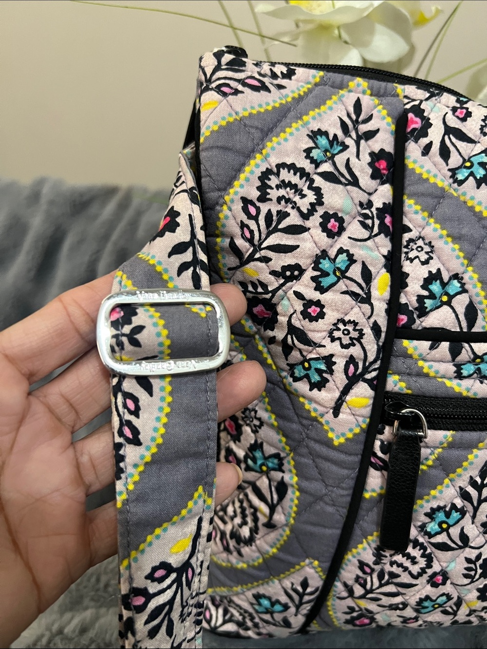 Vera Bradley Quilted Floral Crossbody/Shoulder Bag EUC retail $89 - Picture 3 of 5
